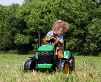 TRACTOR JOHN DEERE GROUND FORCE W/TRAILER